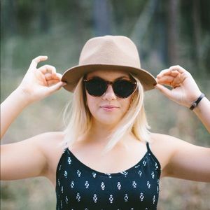 Meet your Posher, Caitlin